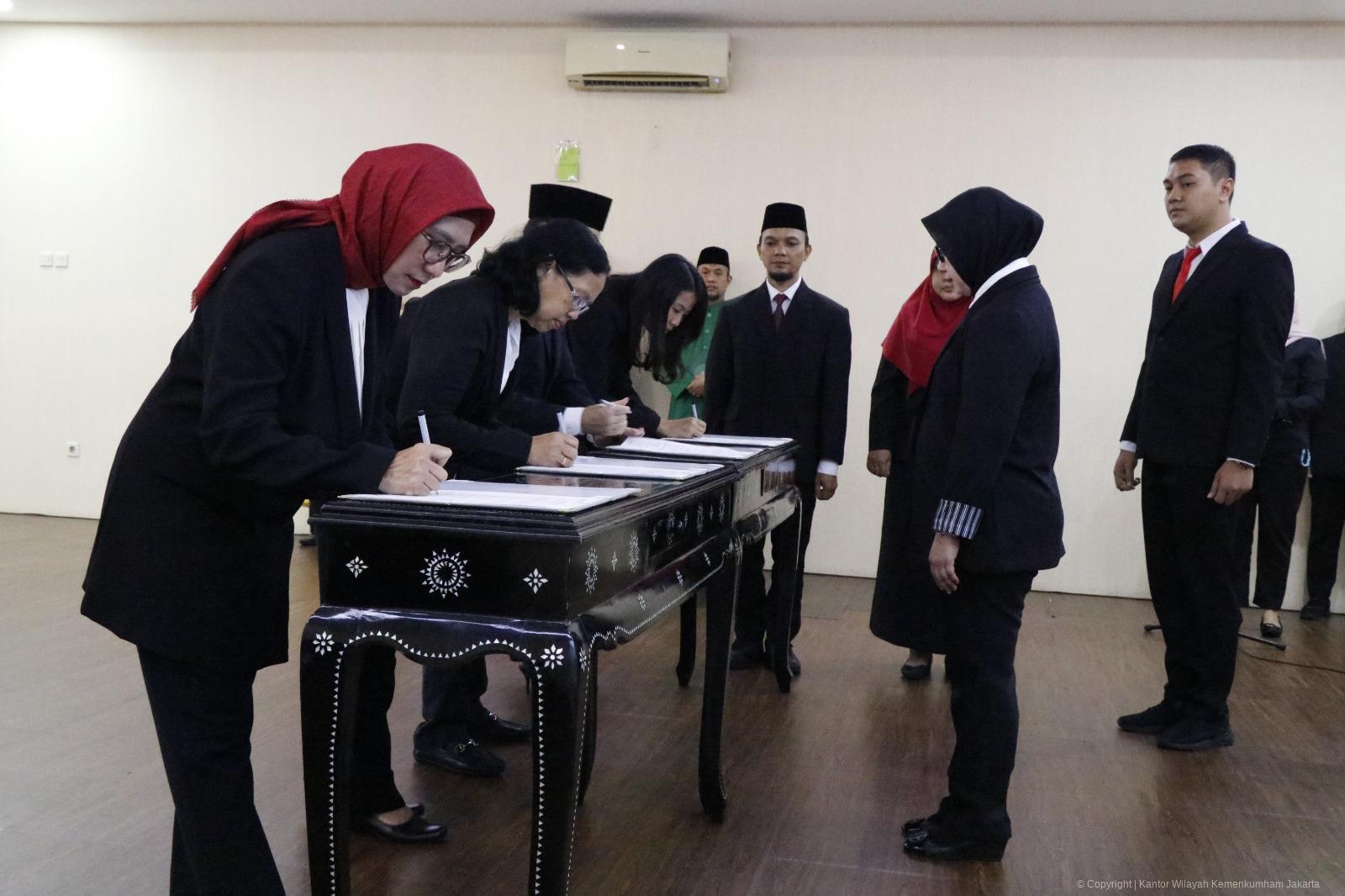 Pelantikan Notaris Pengganti dan Notaris Pindah, Plh. Kakanwil Tegaskan Integritas dan Tanggung Jawab Profesi
