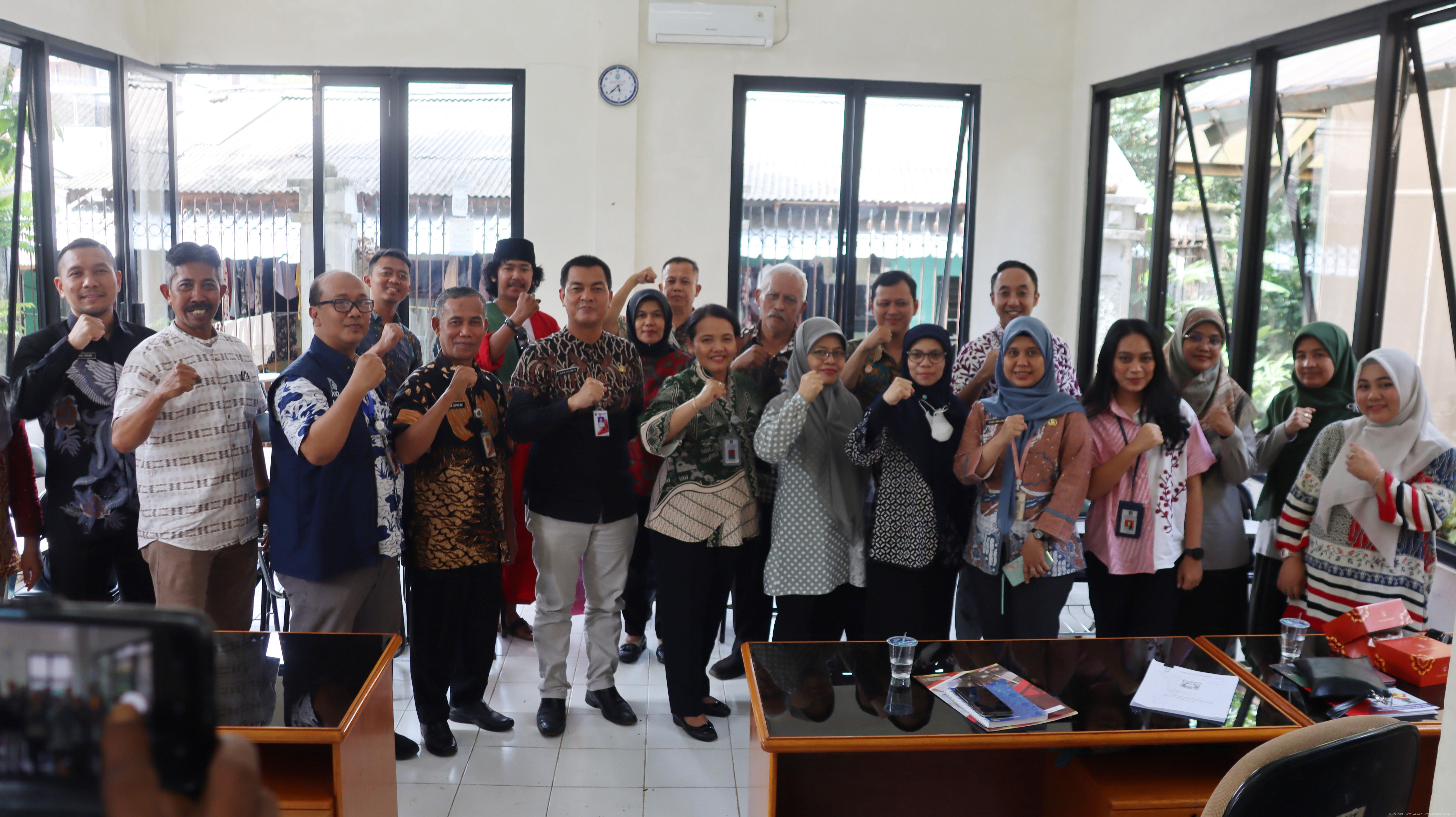 Kanwil Kemenkum DK Jakarta Tinjau Persiapan Pengajuan IG Salak Condet Di Cagar Buah Condet