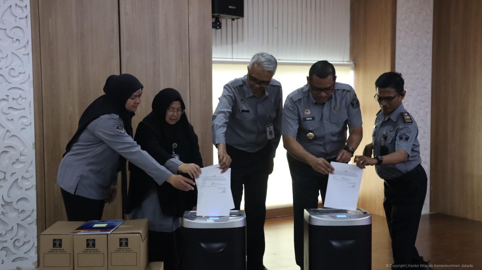 Kanwil Kementerian Hukum DK Jakarta Laksanakan Pemusnahan 321 Berkas Arsip Fasilitatif Tahun 2025